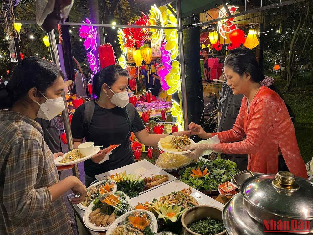 Du lịch Tân Khánh: Khám phá các điểm đến hấp dẫn, trải nghiệm văn hóa độc đáo và thưởng thức ẩm thực đặc sắc tại Tân Khánh.